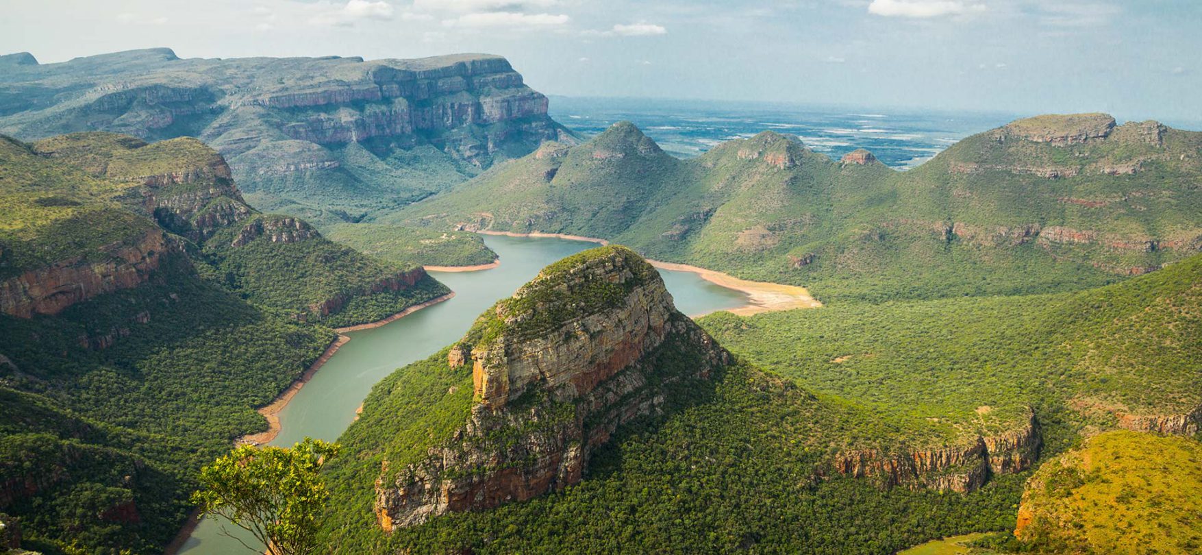 So eine vielfältige und außergewöhnliche Landschaft wie in Afrika gibt es nur selten zu bestaunen. Um möglichst viel davon zu sehen, ist eine Rundreise empfehlenswert