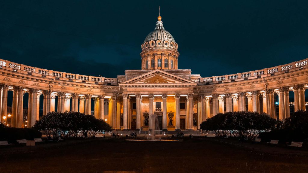 Die Kasaner Kathedrale in St. Petersburg ist ein russisch-orthodoxer Sakralbau