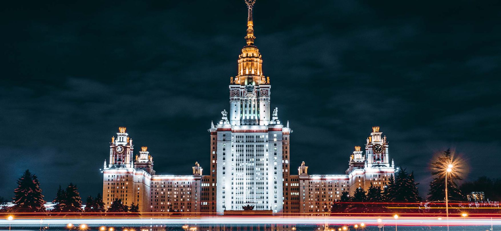 Die Moskauer Lomonossow Universität liegt in der Nähe der Sperlingsberge