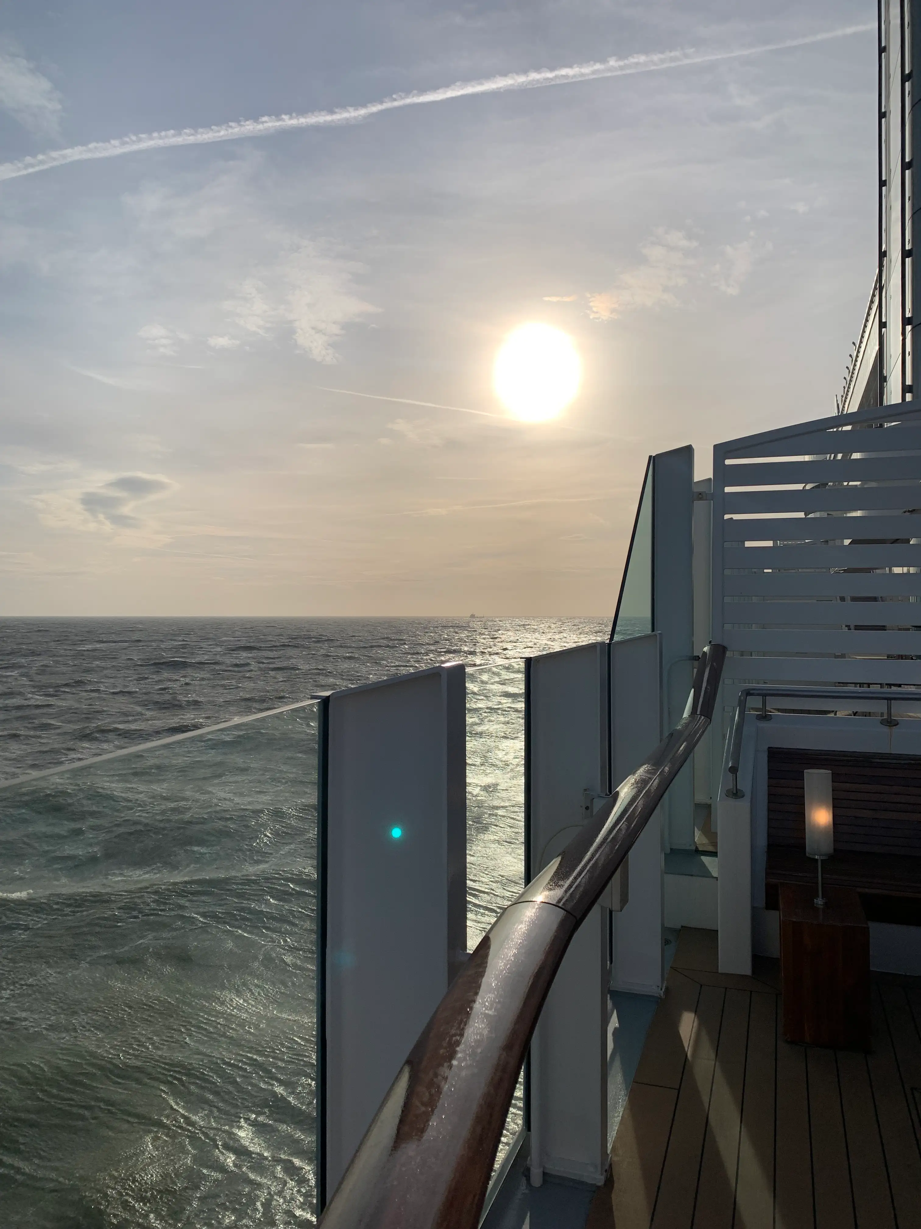 Sonnenuntergang vom Balkon der AIDAprima – entspannte Kreuzfahrtmomente