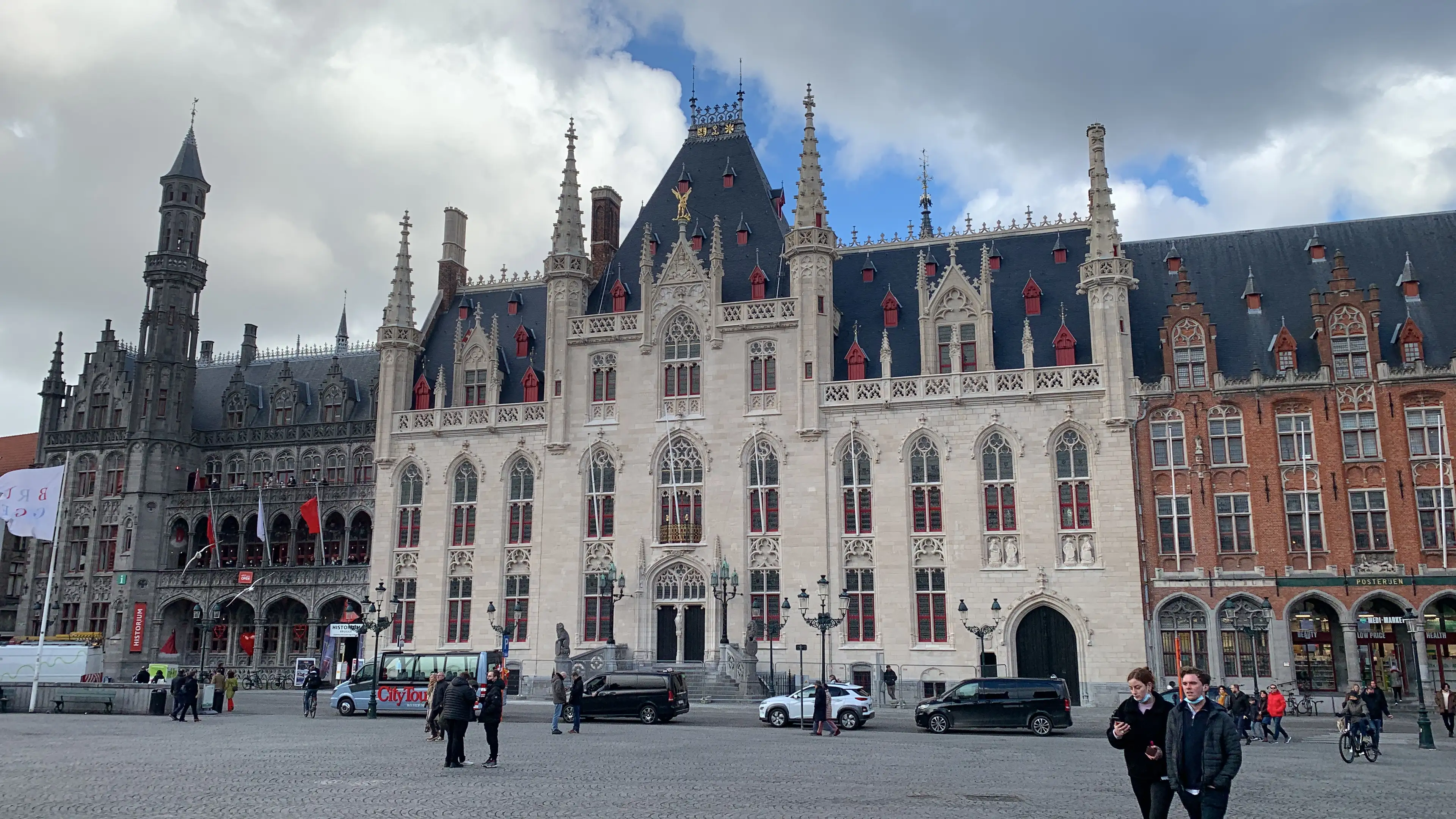 Brügge Marktplatz mit Fachwerkhäusern – Kreuzfahrt-Ausflug mit AIDAprima