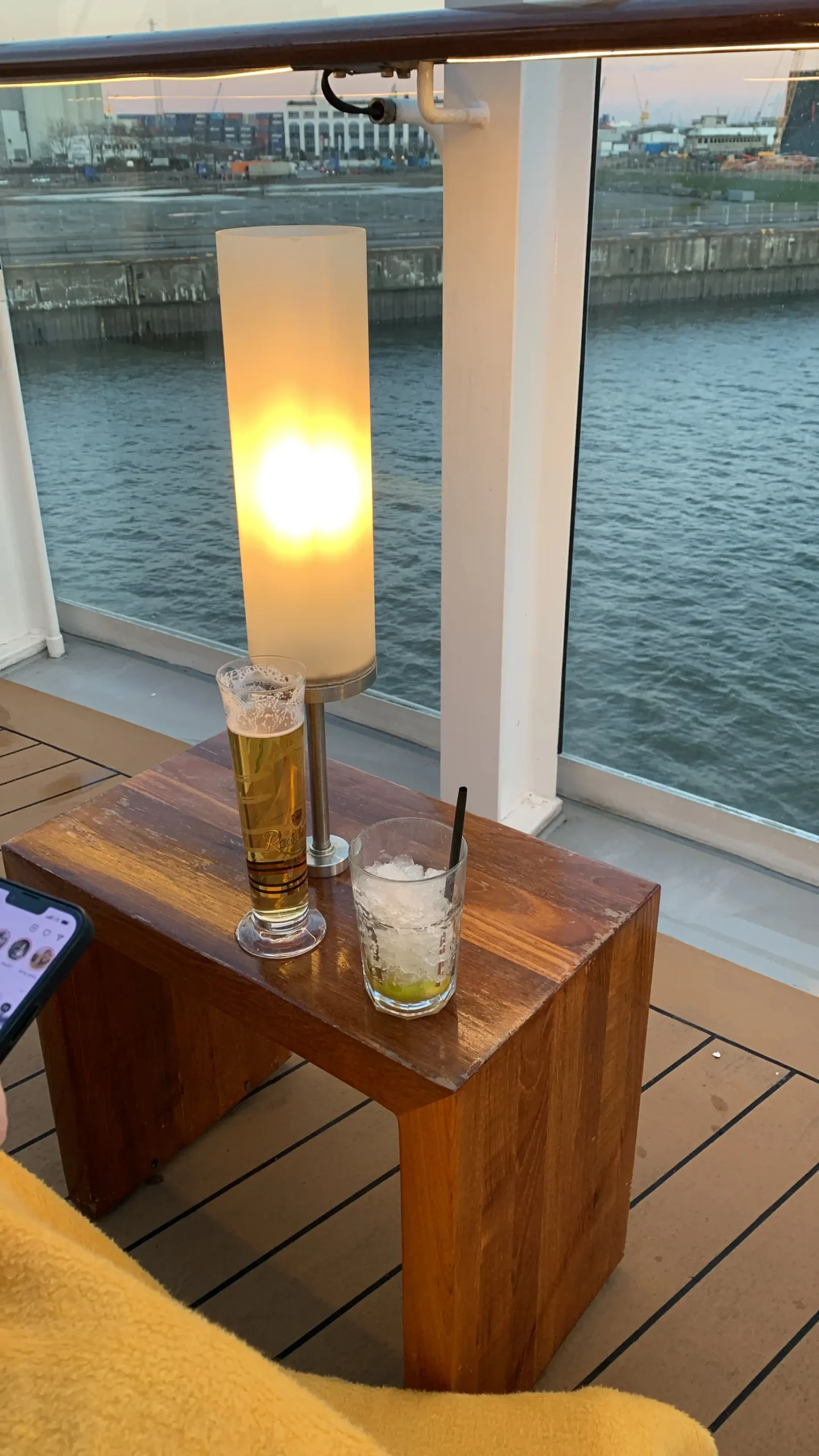 Cocktails an Bord der AIDAprima – Genussmomente bei Sonnenuntergang