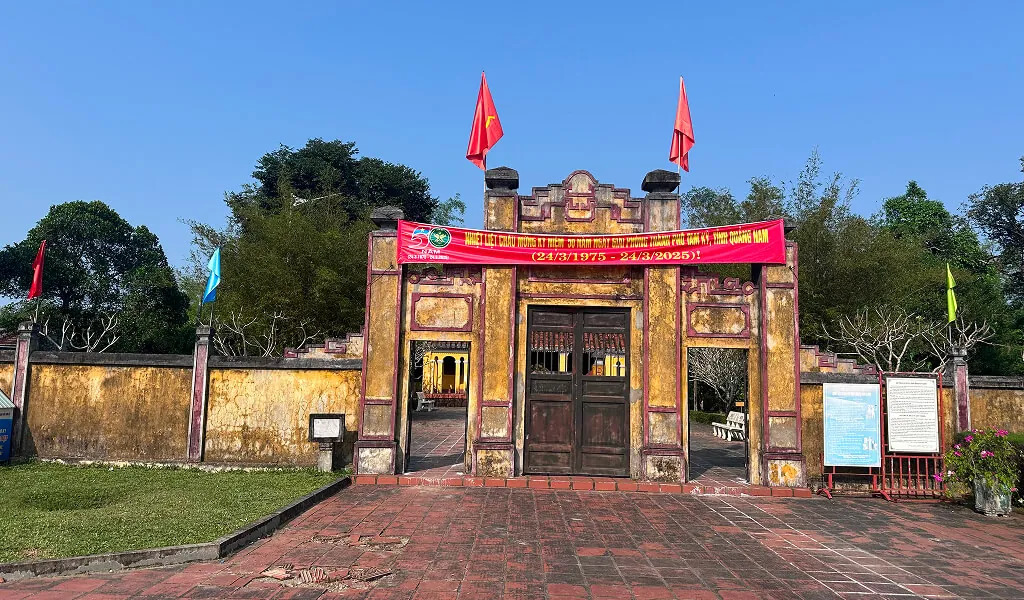 Historisches Eingangstor zum Kaiserpalast in Hue, Vietnam