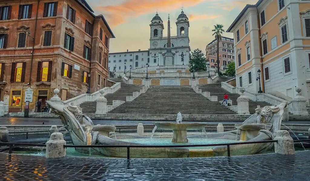 Die Spanische Treppe in Rom an einem ruhigen Wintermorgen