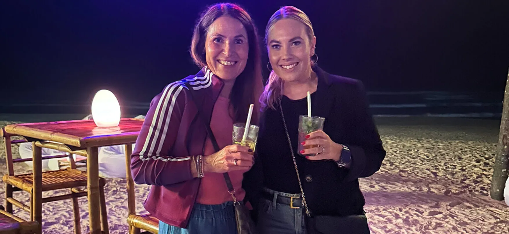 Strandbar in Vietnam mit Musik, Drinks und entspannter Atmosphäre