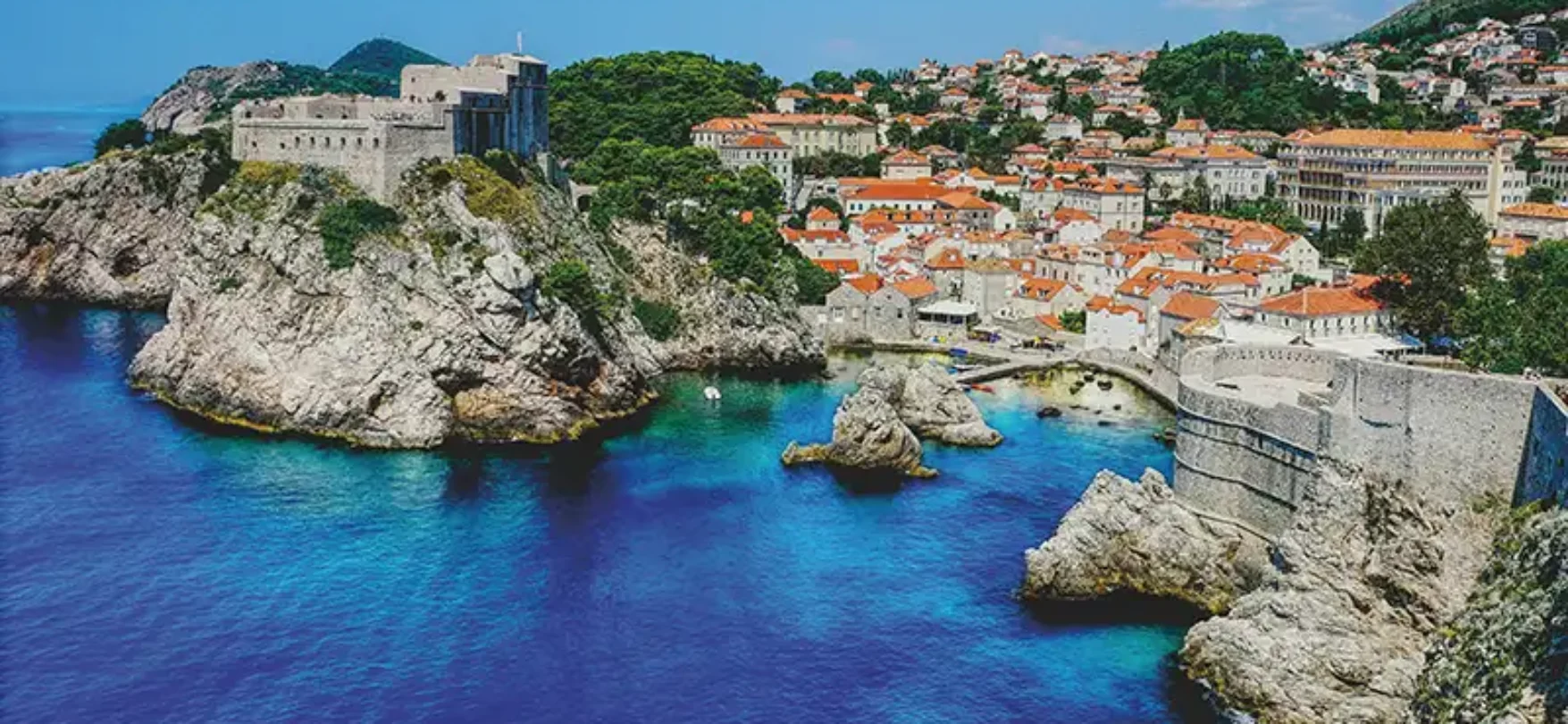Luftaufnahme der Festung von Dubrovnik an der Adriaküste Kroatiens