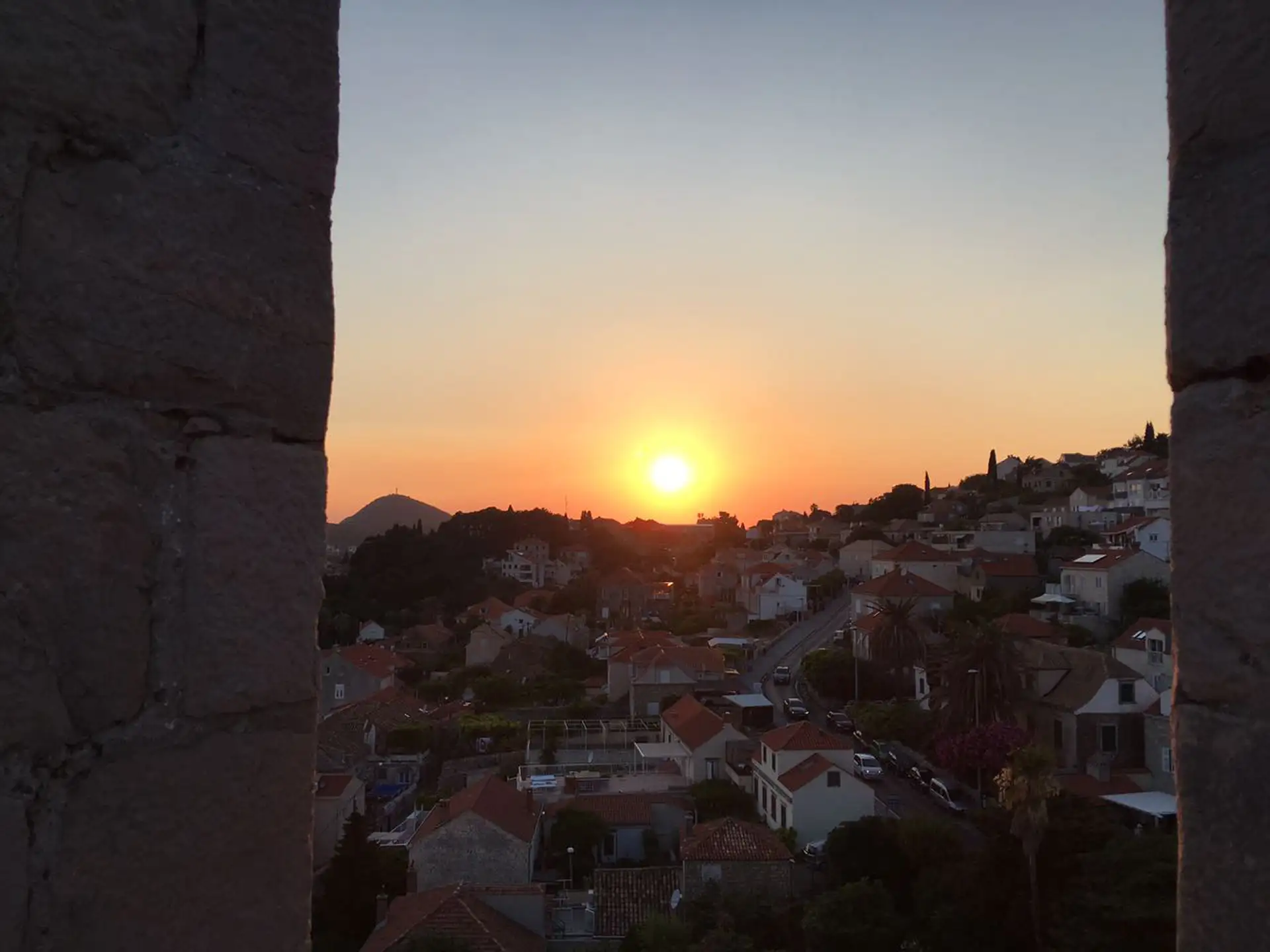 Sonnenuntergang über den Dächern von Dubrovnik während der Blauen Reise