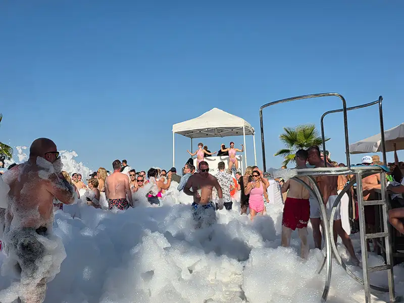 Schaumparty im Robinson Camyuva in Kemer – Partyurlaub und Sporturlaub in der Türkei